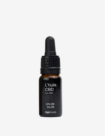 une photo packshot du Huile de Chanvre CBN 10% + CBD 5% ( vue de face) sur un fond blanc