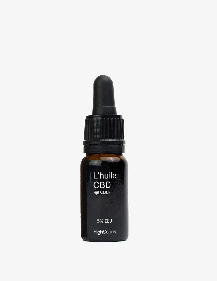 une photo packshot du Huile 5% de CBD Full Spectrum ( vue de face) sur un fond blanc
